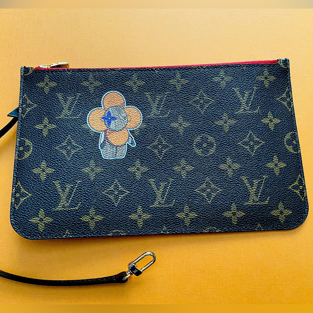 Louis Vuitton World Tour Neverfull Pochette